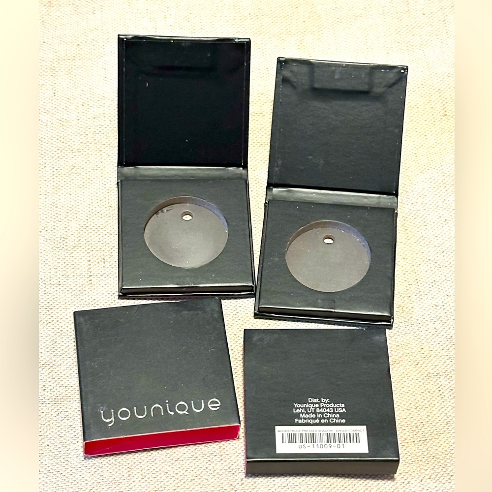 Younique Pressed Eyeshadow Makeup Compact NIB